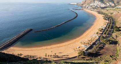 Cozy Santa Cruz City Escape