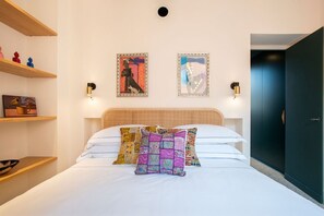 2 bedrooms, in-room safe, desk, iron/ironing board
