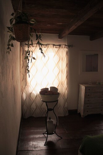 Cozy home for groups of friends or family with pets allowed!