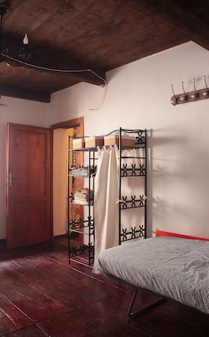 4 bedrooms, desk, iron/ironing board, travel cot