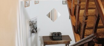 Cozy home for groups of friends or family with pets allowed!