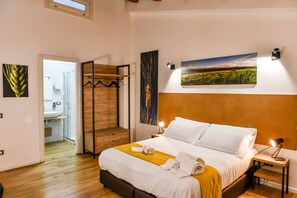Triple Room | Iron/ironing board, free WiFi
