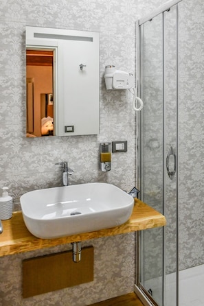 Triple Room | Bathroom | Slippers