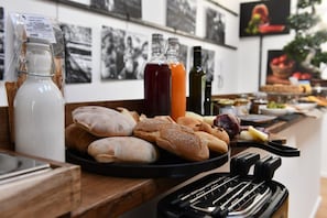 Free daily buffet breakfast