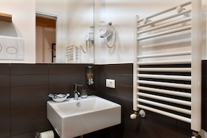 Double Room | Bathroom | Slippers