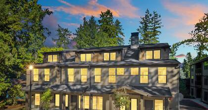 Lake Oswego Quiet Ground Level Condo Private Entrance - Pet Friendly!