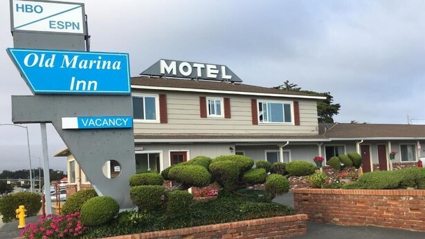 A motel named Old Marina Inn with a sign indicating a vacancy. - Old Marina Inn (Marina)