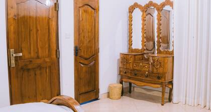 Queen Room With Balcony View + 2 Single Size Beds