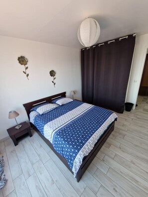 3 chambres, fer et planche à repasser, Wi-Fi, draps fournis
