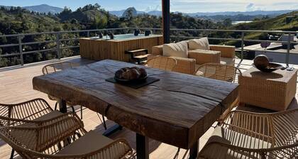 Mountain Home Close to Guatape Pueblo W/Jacuzzi