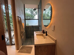 Dusche, Handtücher, Seife, Shampoo