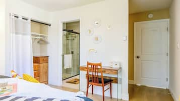 2 Schlafzimmer, Schreibtisch, Bügeleisen/Bügelbrett, Reisekinderbett