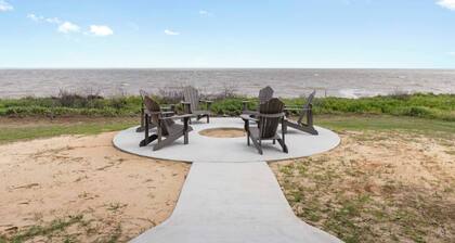 Unwind on the Bay- Fishing, Pool, Tennis, Basketball courts & Kids' Playground