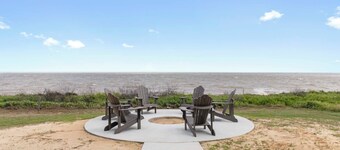 Unwind on the Bay- Fishing, Pool, Tennis, Basketball courts & Kids' Playground