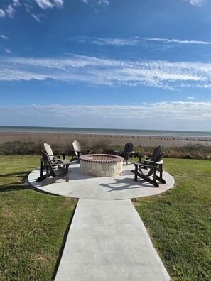 Property grounds - Unwind on the Bay- Fishing, Pool, Tennis, Basketball courts & Kids' Playground (Palacios)