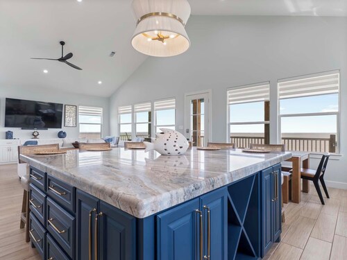 Unwind on the Bay- Fishing, Pool, Tennis, Basketball courts & Kids' Playground