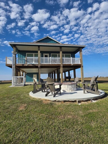 Unwind on the Bay- Fishing, Pool, Tennis, Basketball courts & Kids' Playground