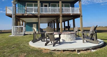 Unwind on the Bay- Fishing, Pool, Tennis, Basketball courts & Kids' Playground
