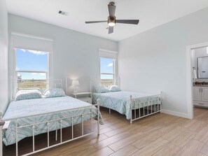 3 habitaciones, tabla de planchar con plancha, wifi y ropa de cama 
