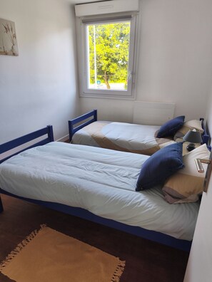 2 slaapkamers, een strijkplank/strijkijzer, gratis wifi, beddengoed