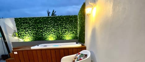 Bain à remous extérieur