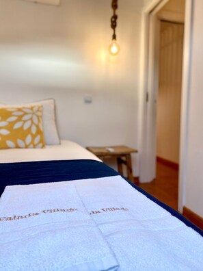 3 bedrooms, iron/ironing board, WiFi, bed sheets - Casa Tejo by Valada Village, villa with private jaccuzi (Santarém)