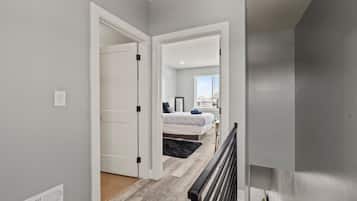 2 soverom, skrivebord, strykejern/-brett og wi-fi (inkludert)