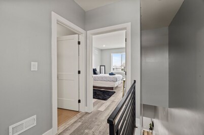 Elegant Escape 2-bedroom apartment in amazing Philadelphia with AC near ZOO