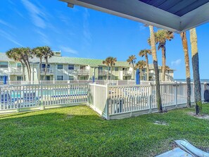 Apartamento, 1 cama de matrimonio grande con sofá cama, patio (Cottage By The Sea 146) | Vistas desde la habitación