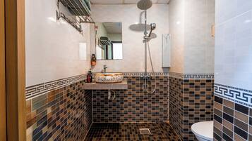 Vietnam Superior Double | Bathroom | Shower, rainfall showerhead, free toiletries, hair dryer