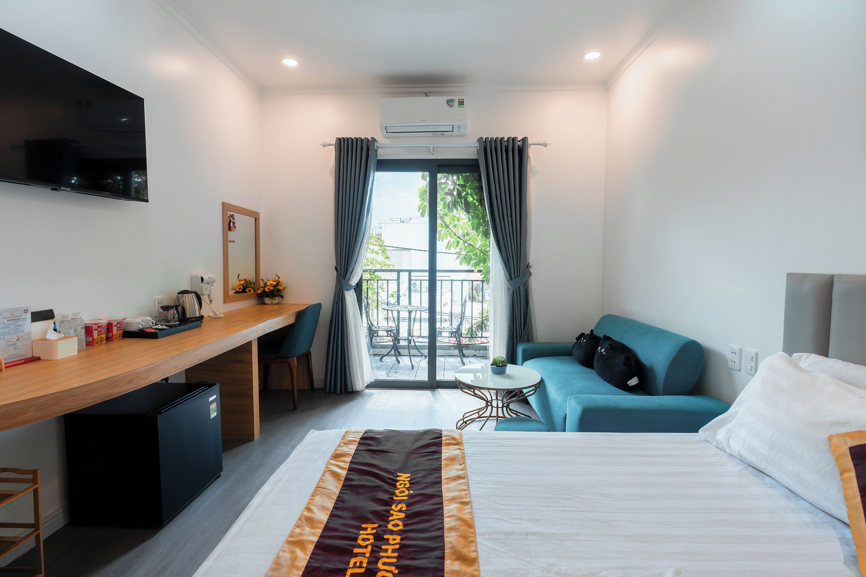 Ropa de cama de alta calidad, escritorio, wifi gratis y ropa de cama 