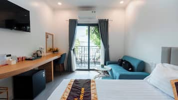 Vietnam Suite Double | Premium bedding, desk, free WiFi, bed sheets