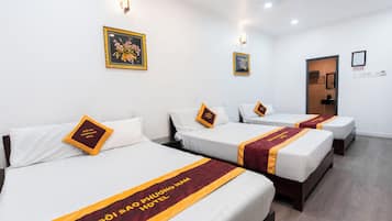 Family 6 Pax | Premium bedding, desk, free WiFi, bed sheets