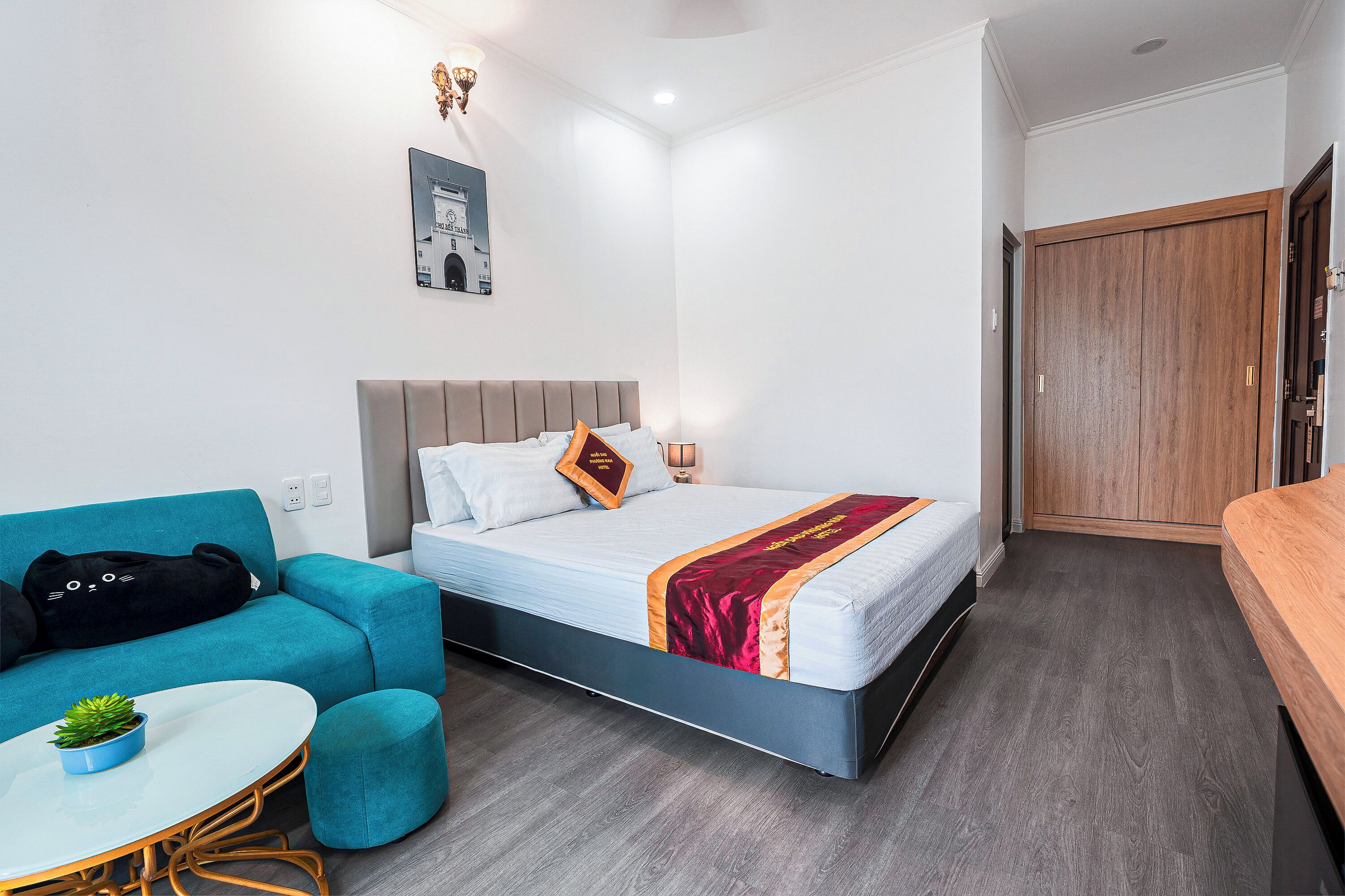 Vietnam Suite Double | Premium bedding, desk, soundproofing, free WiFi