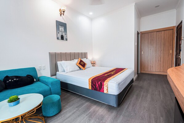 Vietnam Suite Double | Sängtillbehör av högsta kvalitet, skrivbord, gratis wi-fi och sängkläder