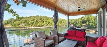 Sweet Retreat: 5  BR, 4  BA House in Houston, Sleeps 15