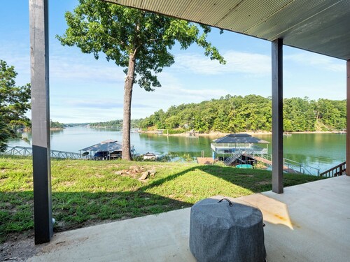 Sweet Retreat: 5  BR, 4  BA House in Houston, Sleeps 15