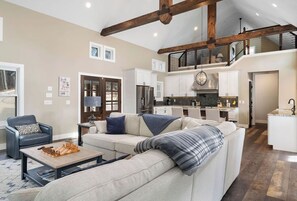 Smart TV - Happy House: 4  BR, 4  BA House in Bremen, Sleeps 12 (Bremen)