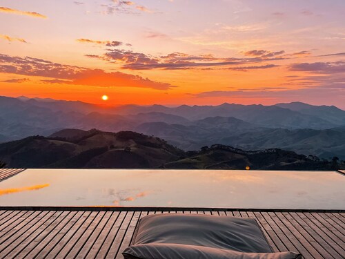 Chalet Above the Clouds - Entire House with Infinity Pool - São Bento do Sapucaí