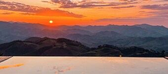 Chalet Above the Clouds - Entire House with Infinity Pool - SĂŁo Bento do SapucaĂ