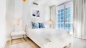 Panoramic Condo, 2 Bedrooms, Kitchen, Ocean View