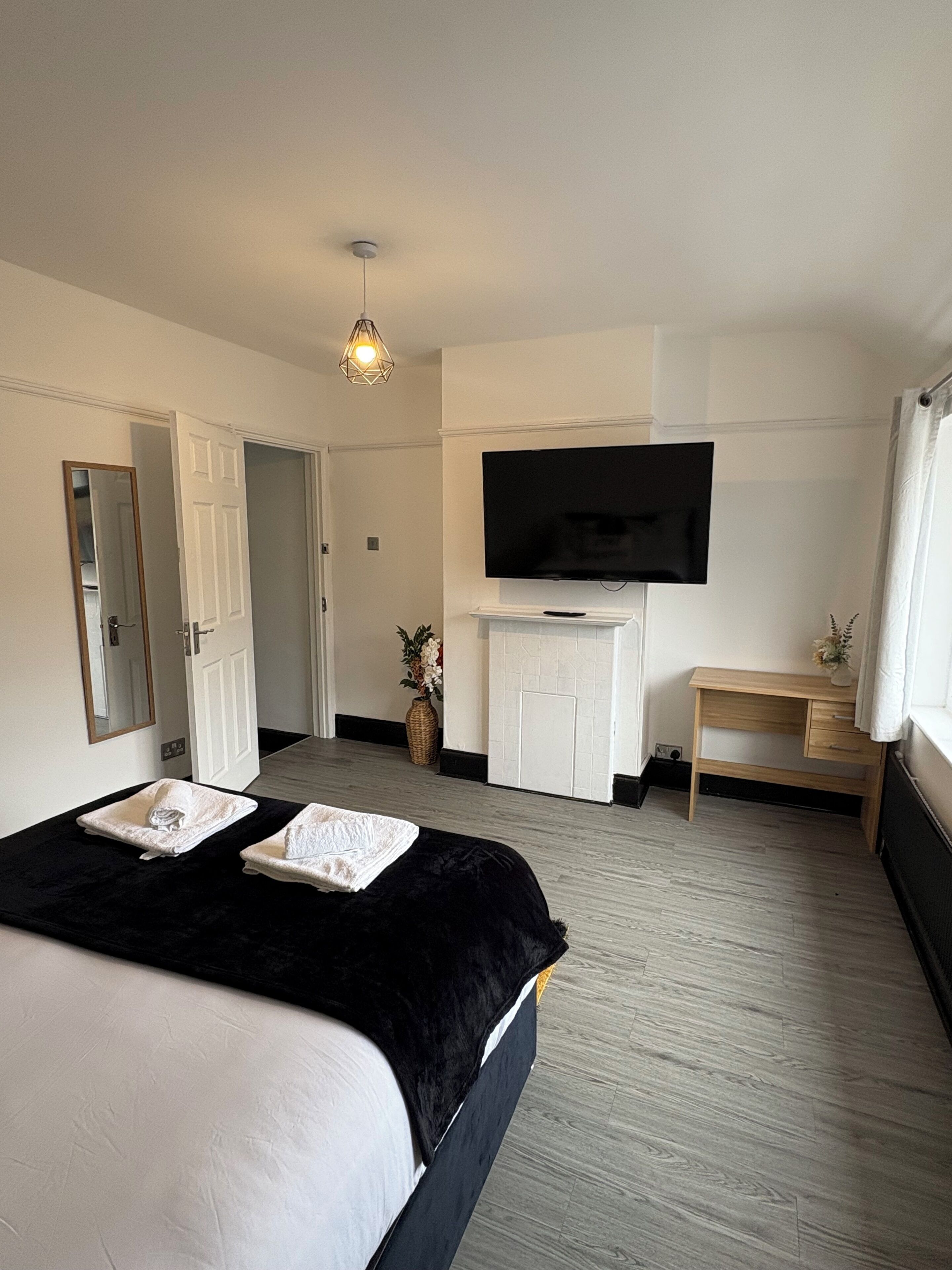 3 bedrooms, iron/ironing board, Internet, bed sheets