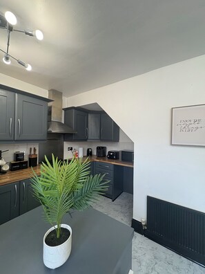 Micro-ondes, four, plaque de cuisson