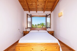 4 bedrooms, WiFi, bed sheets