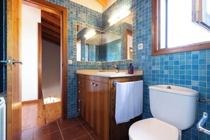 Dusche, Haartrockner, Bidet, Handtücher