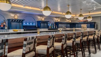 4 restaurants, breakfast served