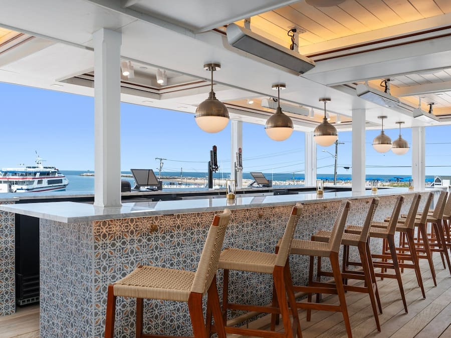 4 restaurants, breakfast served, Italian cuisine