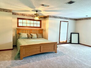 3 bedrooms, iron/ironing board, travel cot, free WiFi -  3-bdrm directly on Golf course. Beach, casino golf shopping relax large home. (Diamondhead)