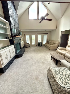 Smart TV, fireplace, ping pong