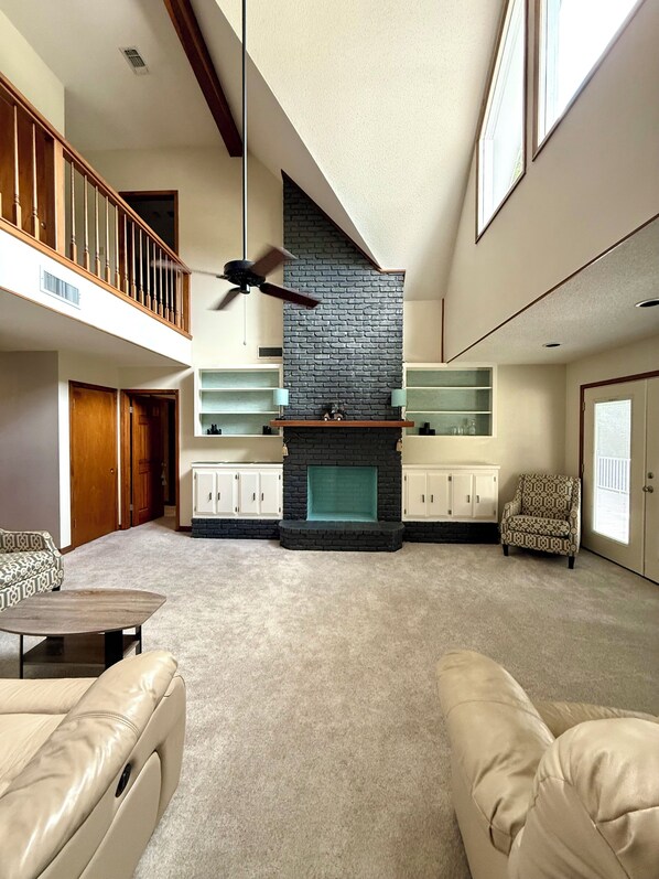 Smart TV, fireplace, table tennis